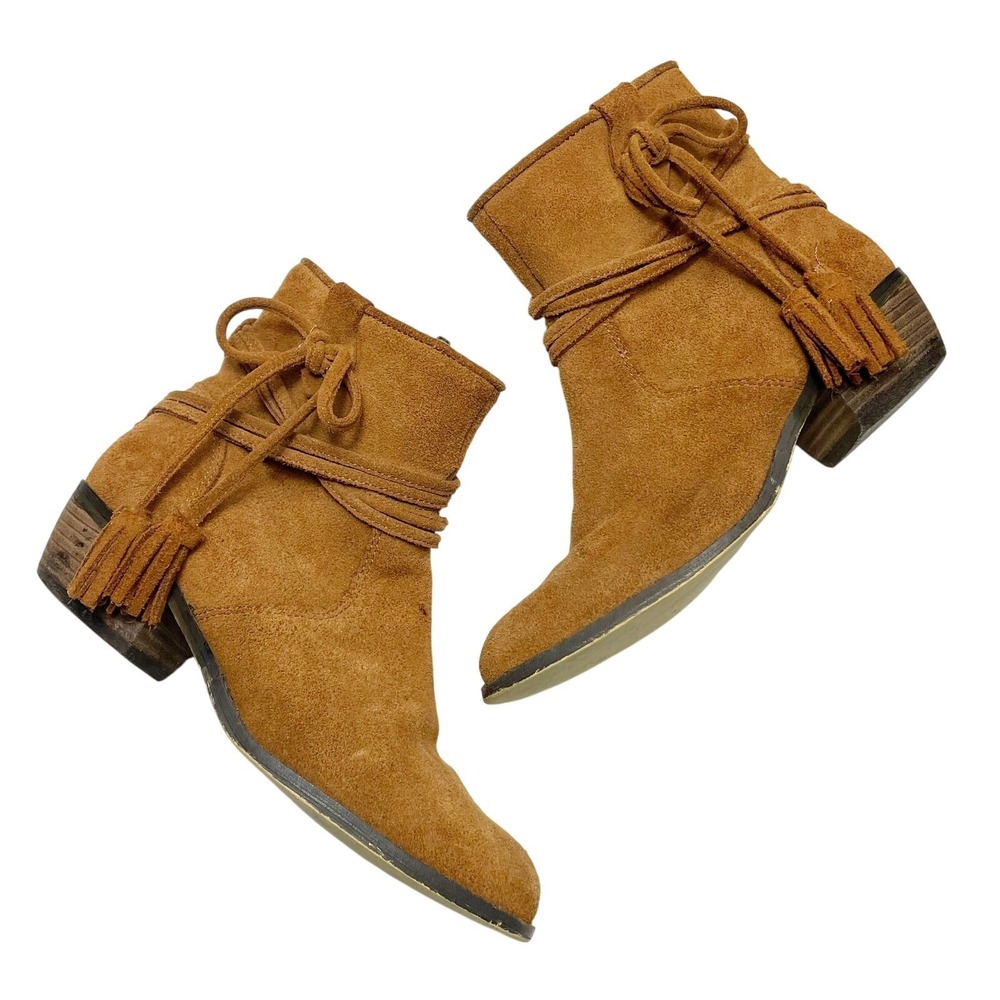 Minnetonka Womens's Cognac Suede Ankle Boots Tassel Wrap Strap Camel Size 6 GUC